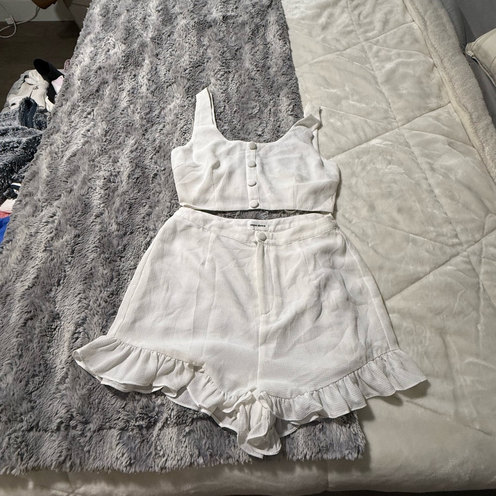Superdown White Button-Up Crop Top And Ruffle Sho… - image 3